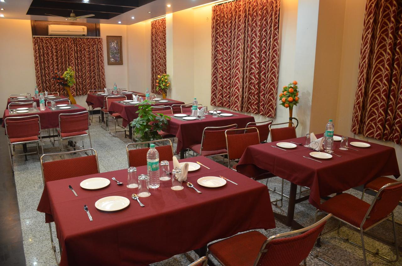 Hotel Jinendra Inn Τζαϊπούρ Εξωτερικό φωτογραφία
