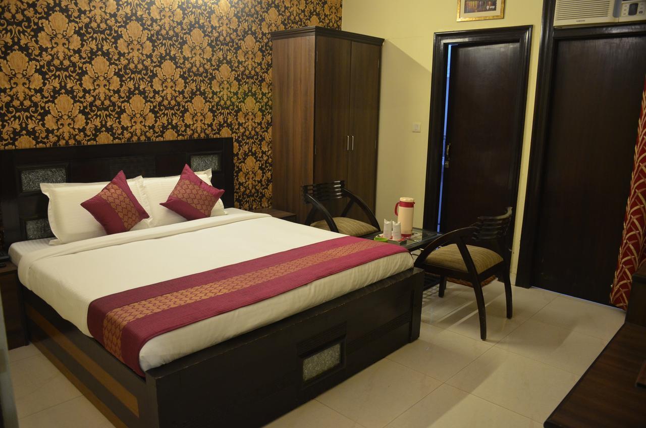 Hotel Jinendra Inn Τζαϊπούρ Εξωτερικό φωτογραφία